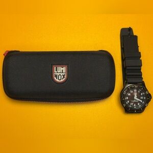 Luminox LL Bean Limited Edition 8400 With Travel Case.  NEW BATTERY.